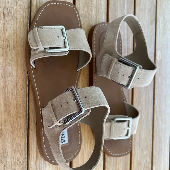 Steve Madden Sandals Santo Buckle Detailed Like New Color is Sand Size 8M - Picture 12 of 13